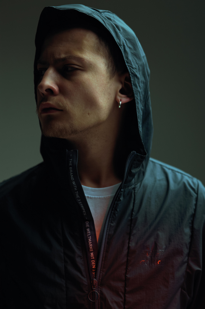 Vitali-Gelwich-Photographer-Mago-dovjenko-Vice-adidas-originals-70´s-magazine-designer00018